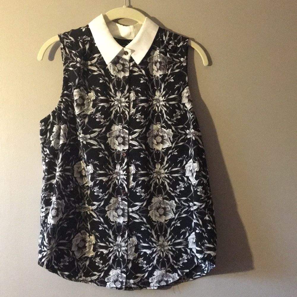 Floral Black and White Sleeveless Blouse